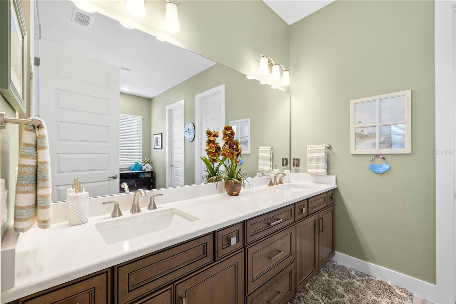 25484 HAWKS RUN LANE, Sorrento, FL 32776