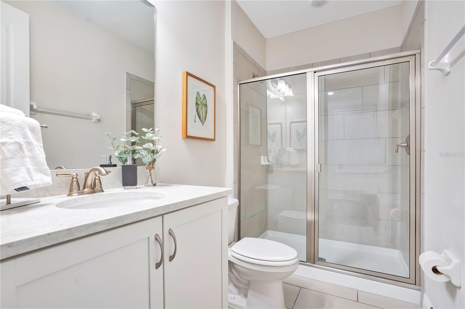 Private en-suite bathroom to the American Girl Retreat provides added comfort and convenience