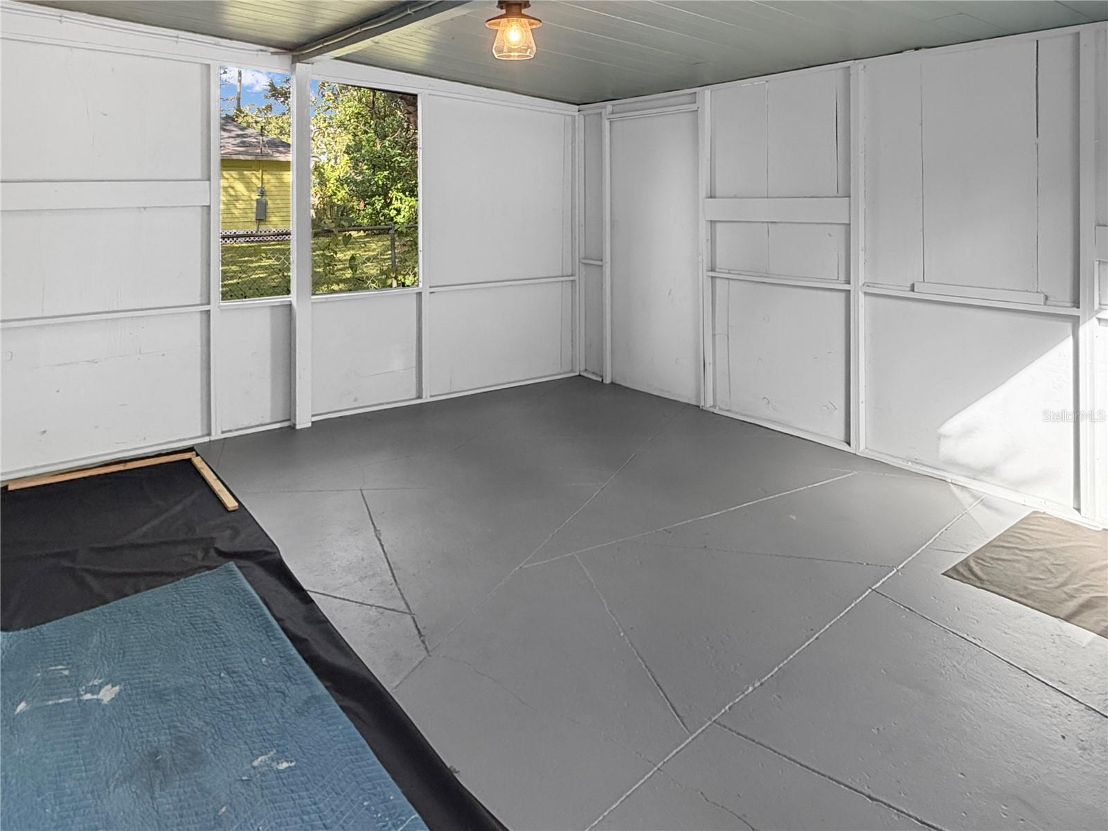 Back Unit - Screened Porch