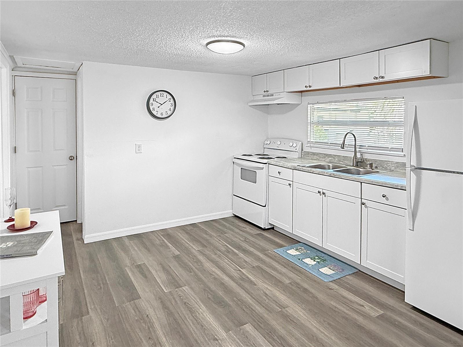 Back Unit - Kitchen
