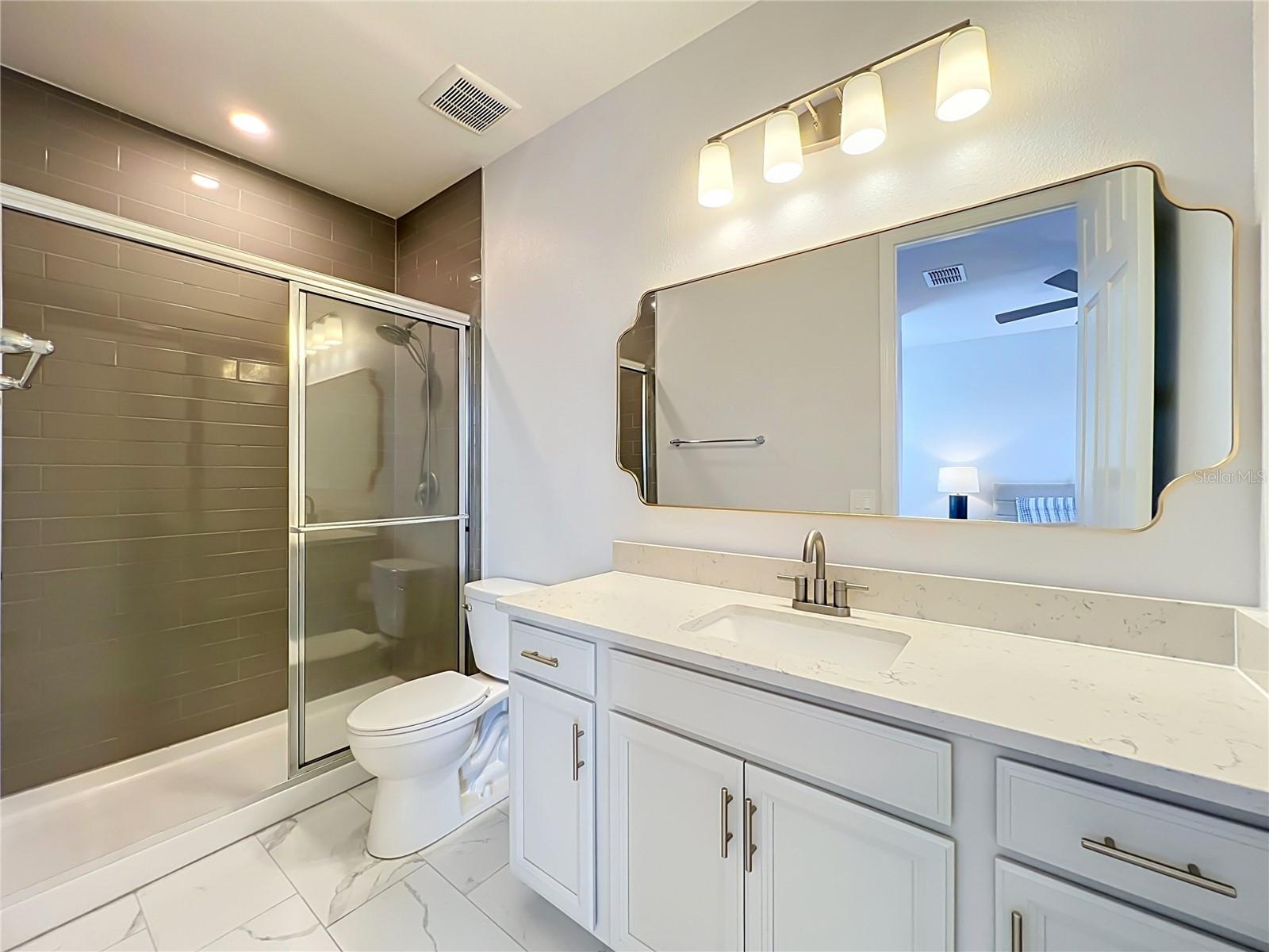 Private bathroom for bedroom 4
