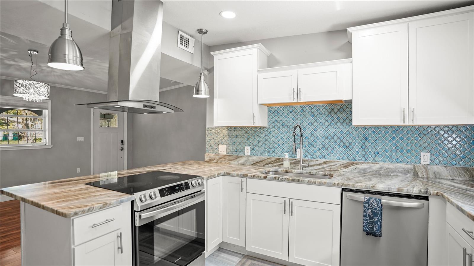 1300 S DEWEY STREET, Eustis, FL 32726