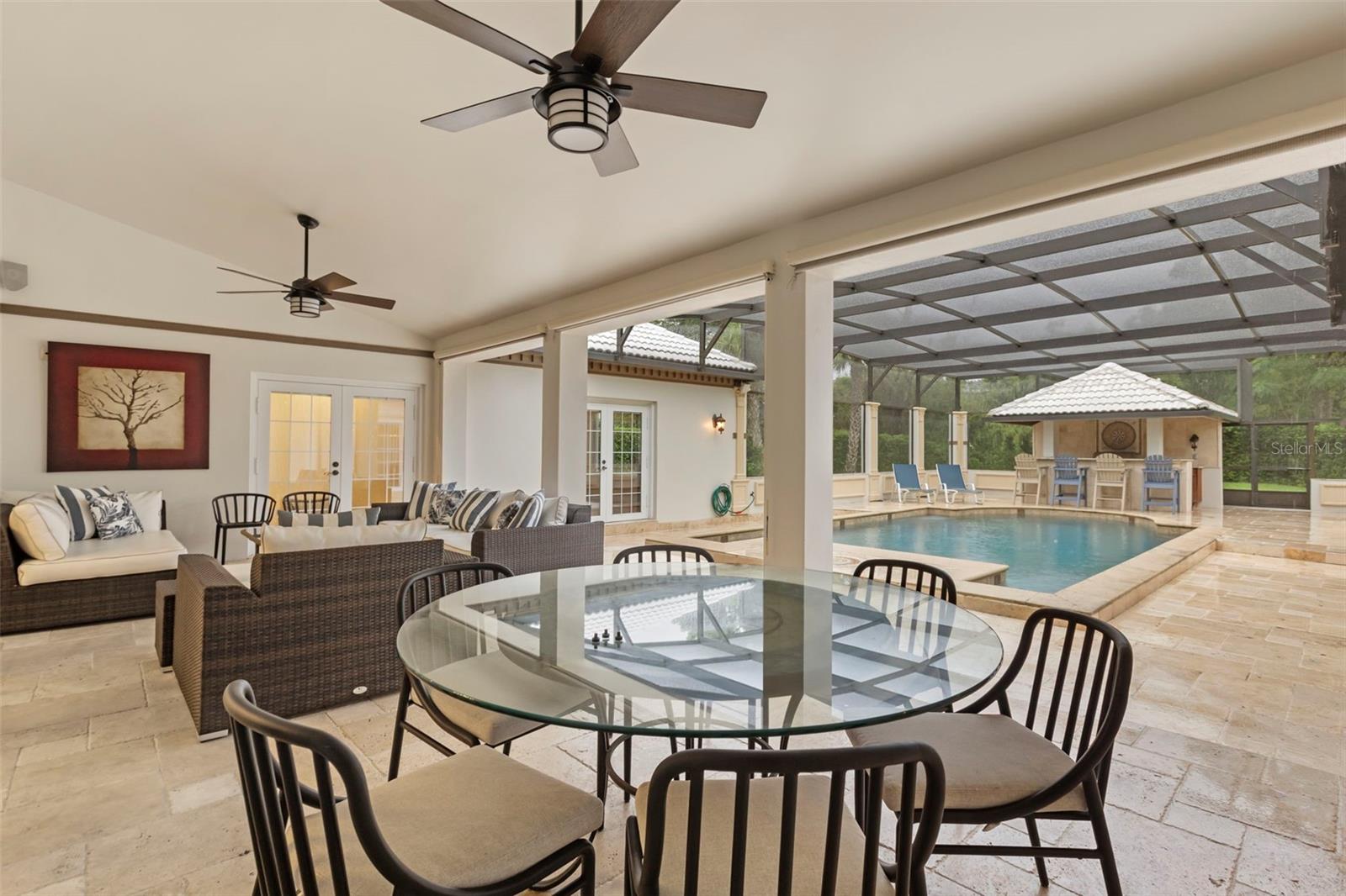 Covered Lanai Dining Area