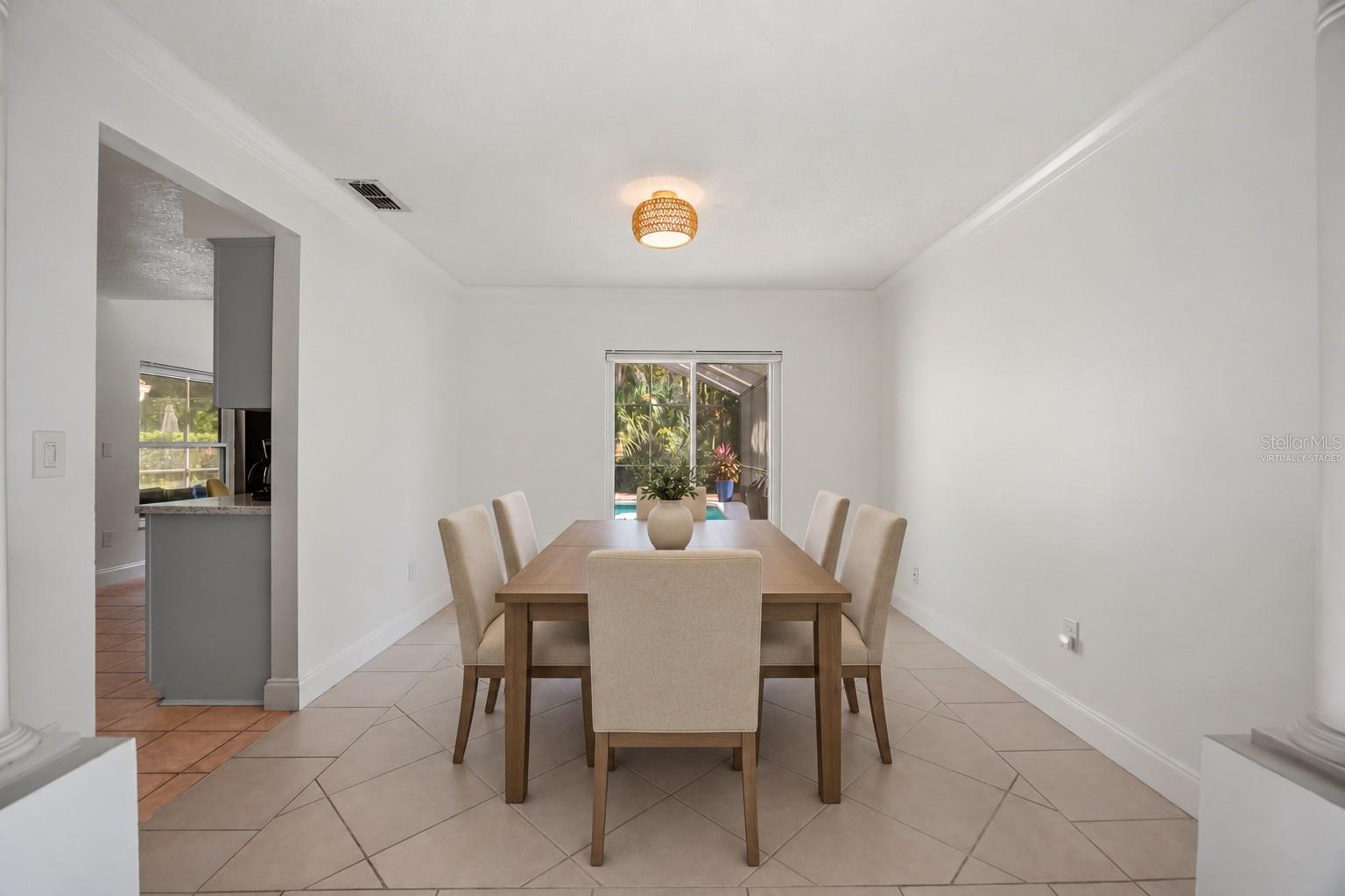 Virtually staged dining room