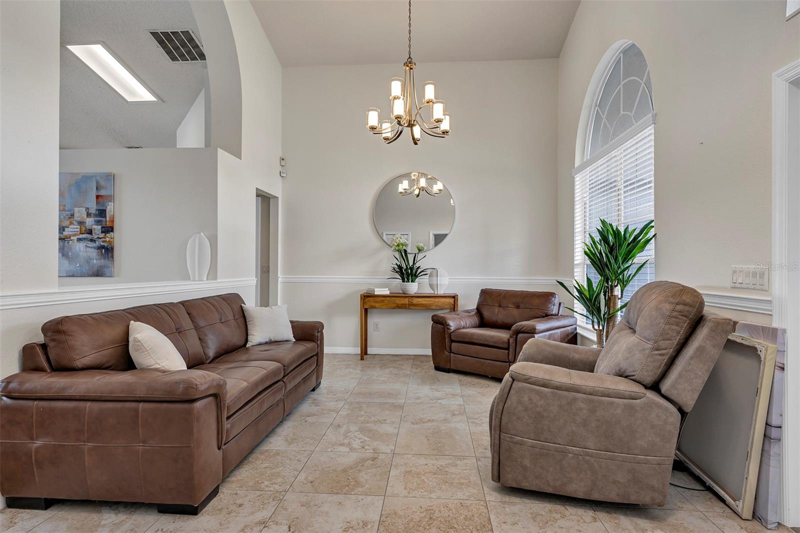 Formal Dining Room/Living Room