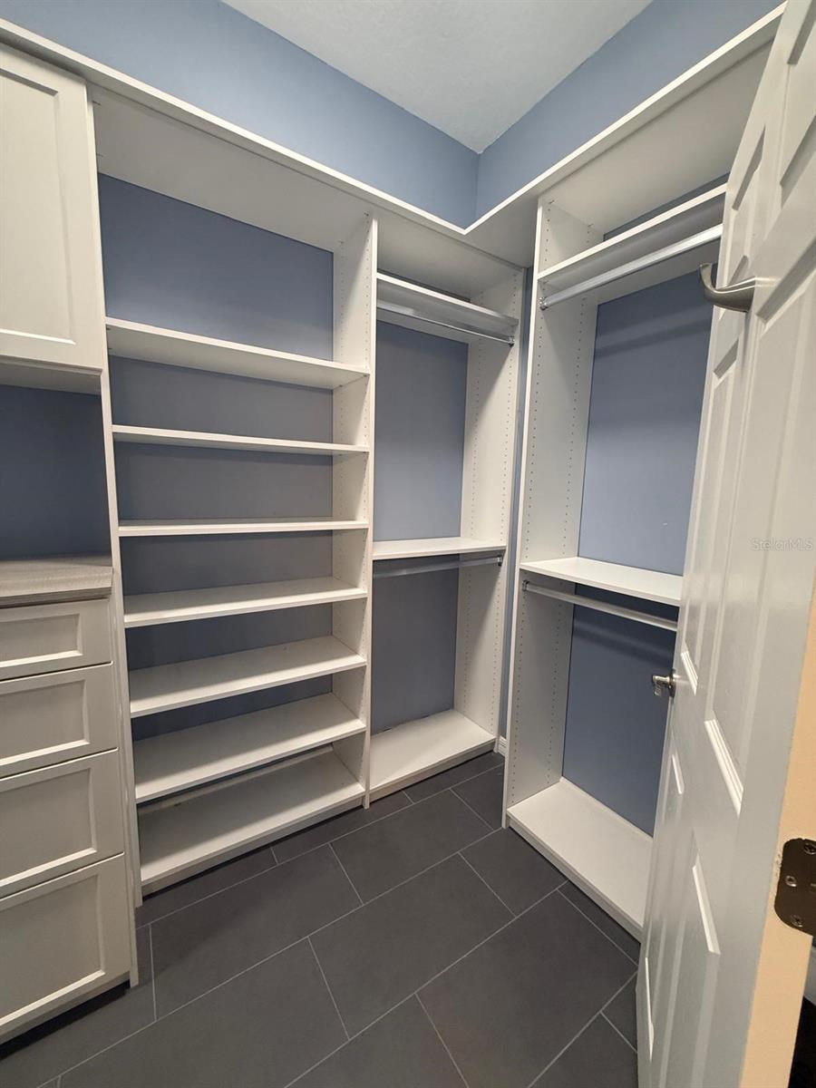 primary walk-in-closet