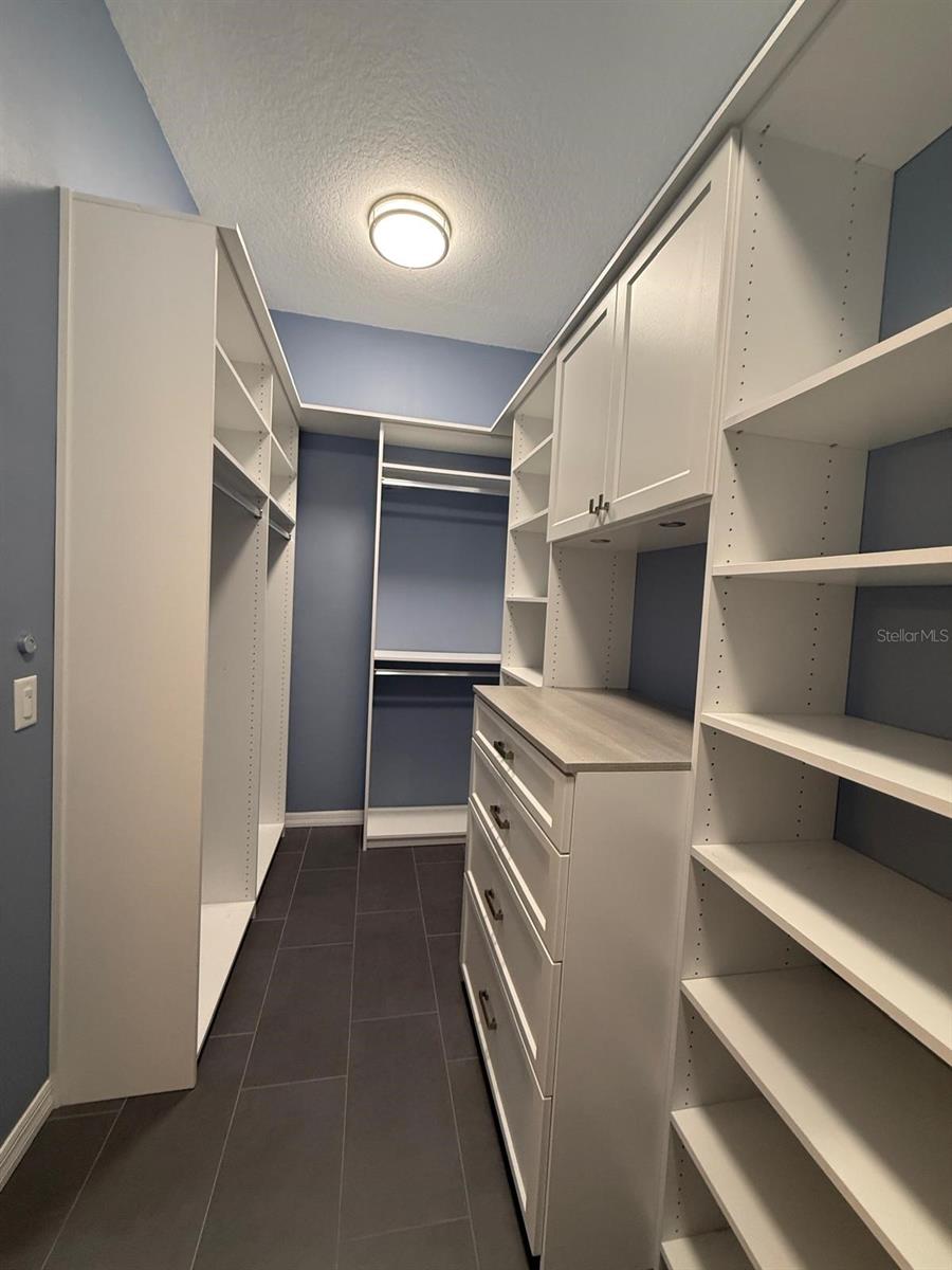 primary walk-in-closet