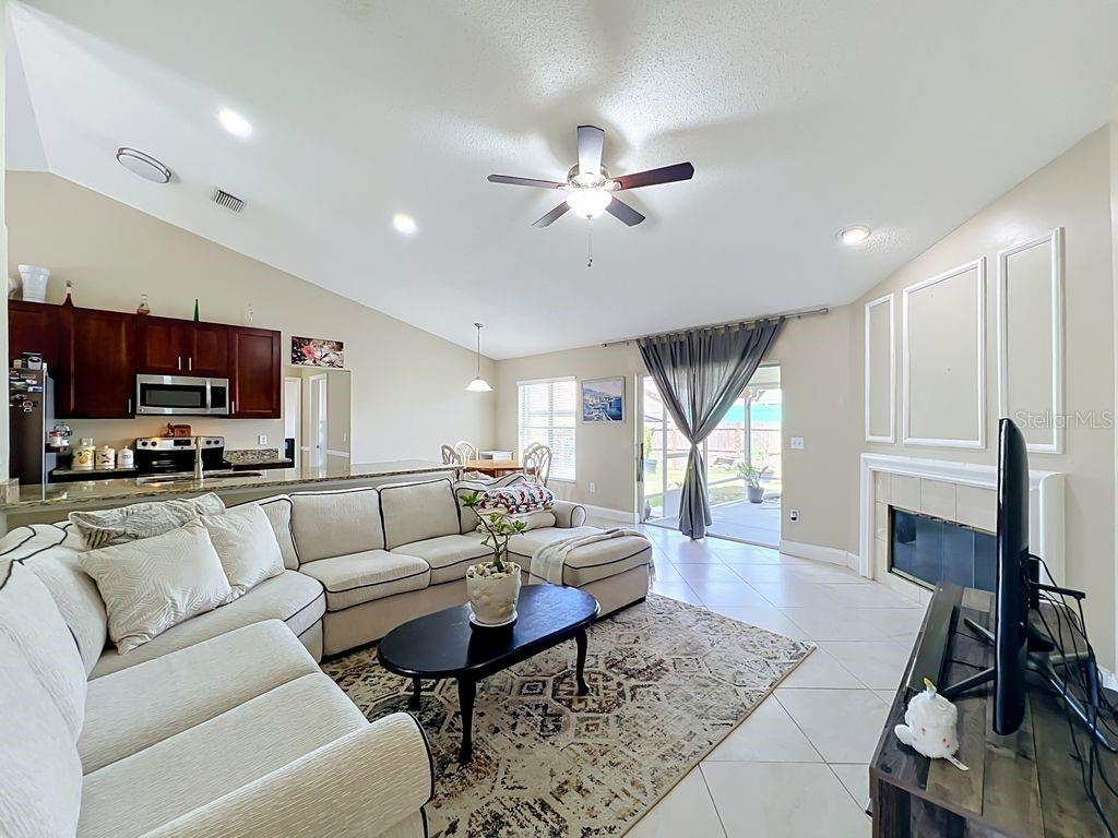 8609 CROSSBAY DRIVE, Orlando, FL 32829