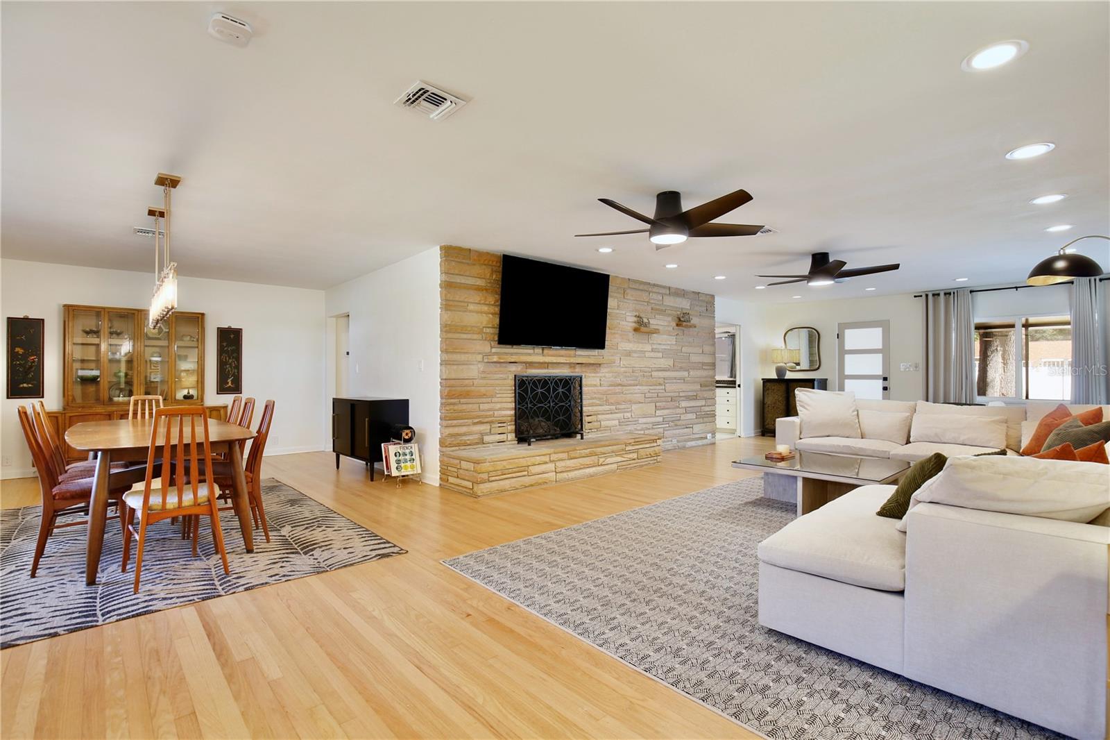 2387 WASHINGTON ROAD, Mount Dora, FL 32757