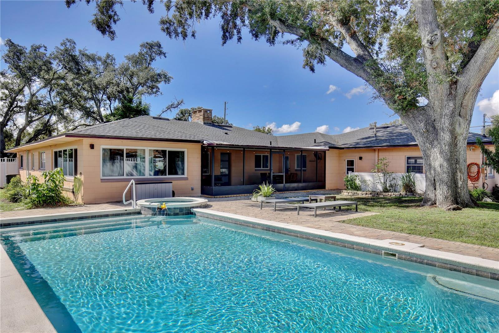 2387 WASHINGTON ROAD, Mount Dora, FL 32757