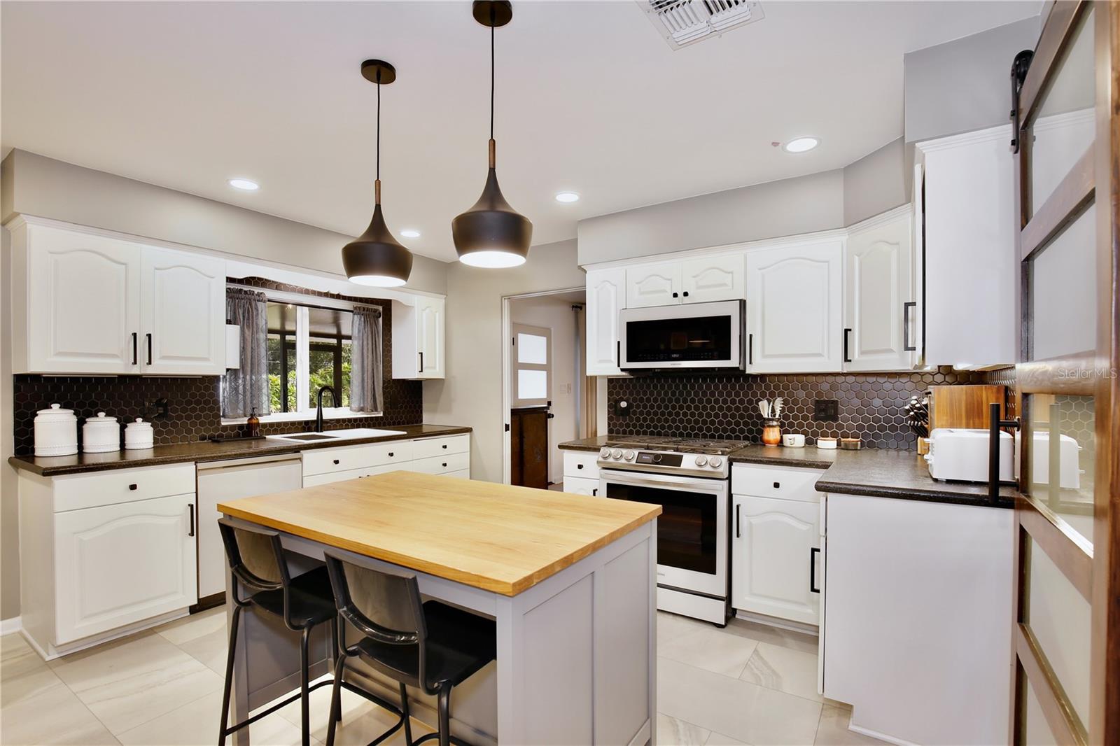2387 WASHINGTON ROAD, Mount Dora, FL 32757