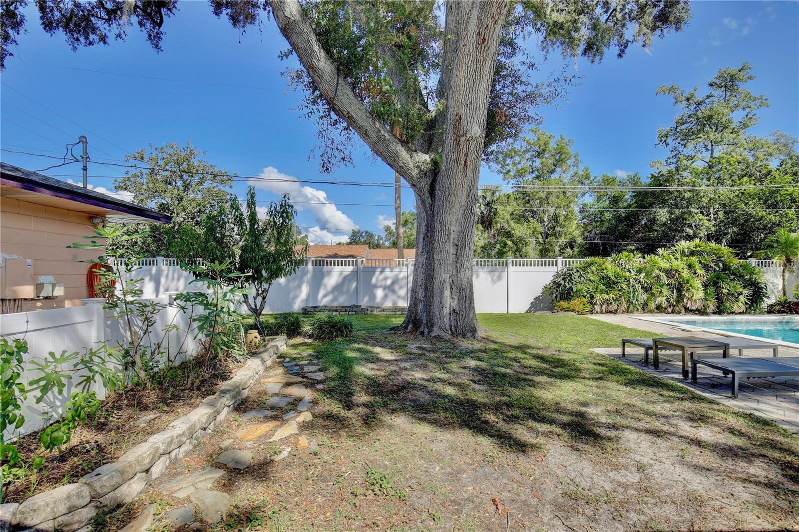 2387 WASHINGTON ROAD, Mount Dora, FL 32757