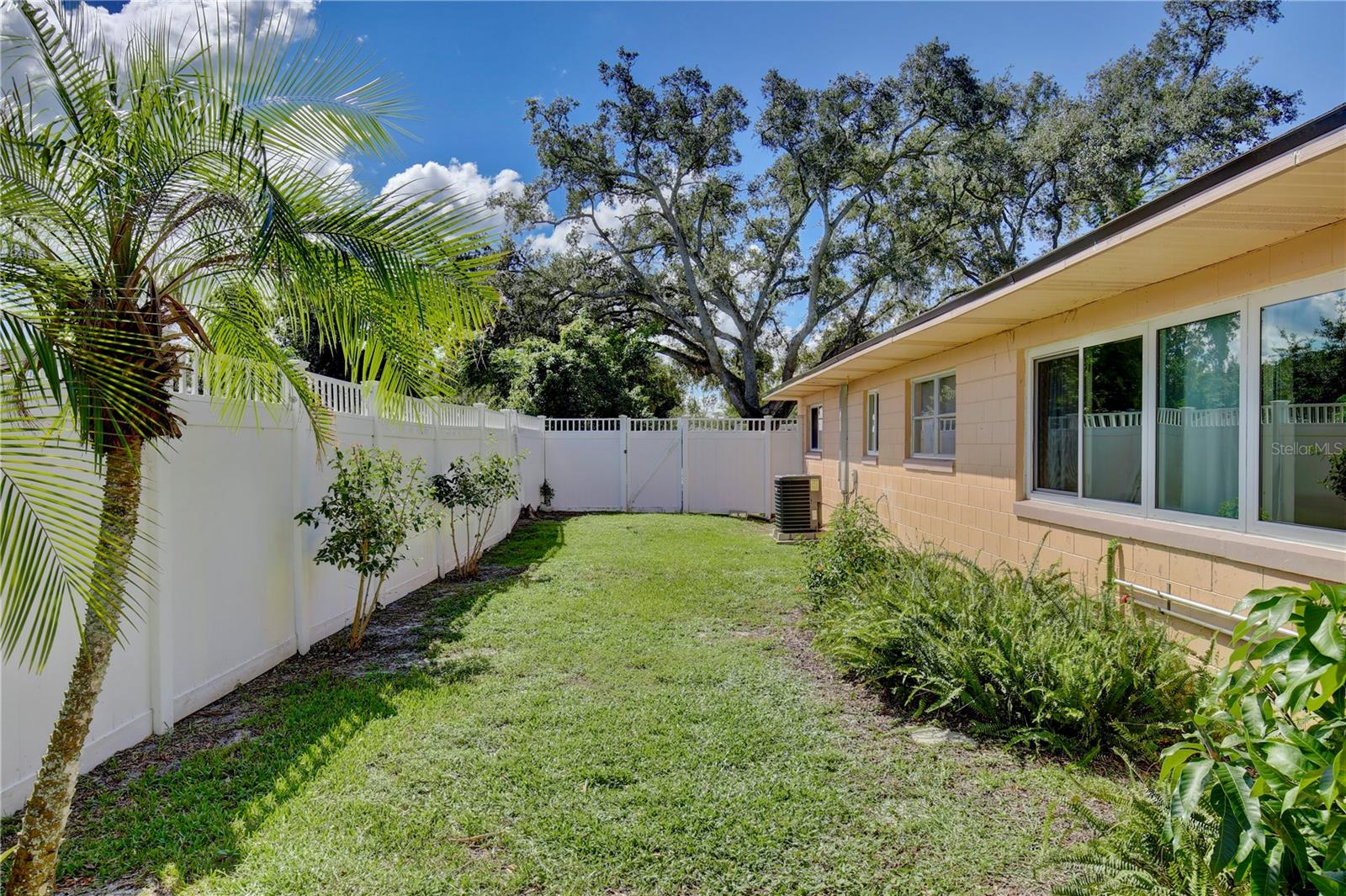 2387 WASHINGTON ROAD, Mount Dora, FL 32757