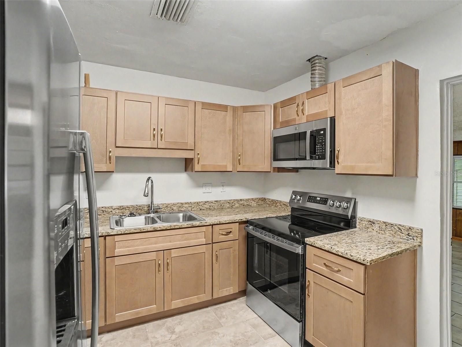 2417 S MYRTLE AVENUE, Sanford, FL 32771
