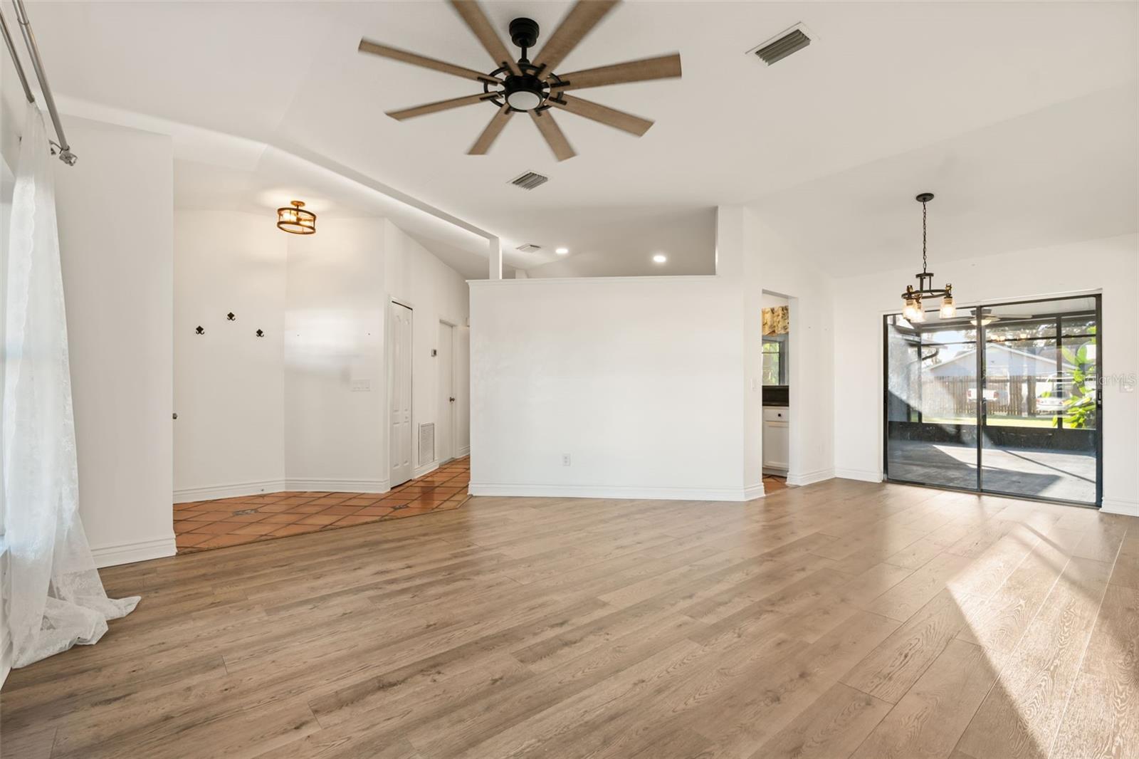 Vaulted ceilings, open space Vaulted ceilings, open space