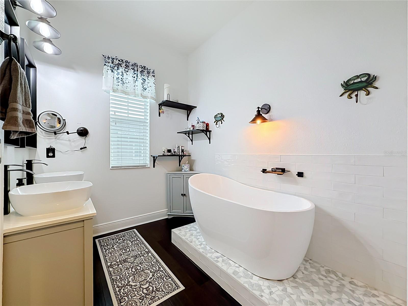 7211 101ST LANE, Seminole, FL 33772