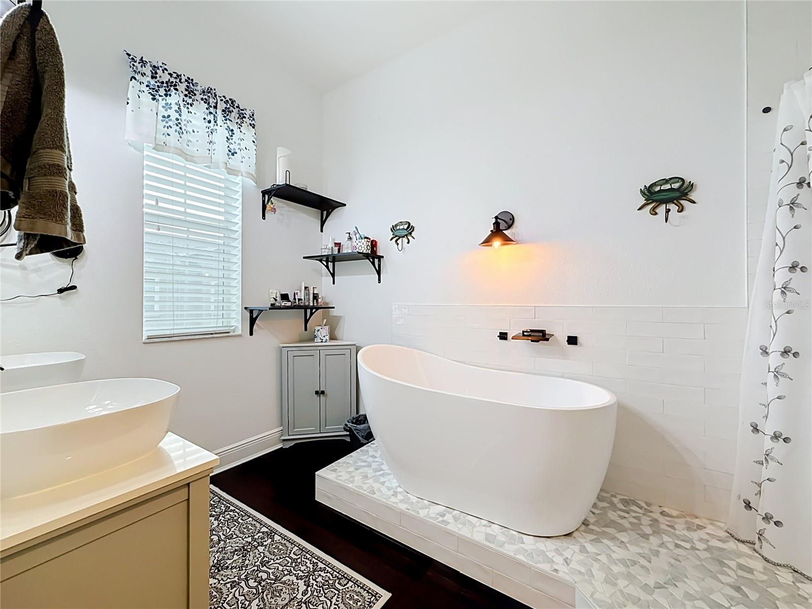 7211 101ST LANE, Seminole, FL 33772