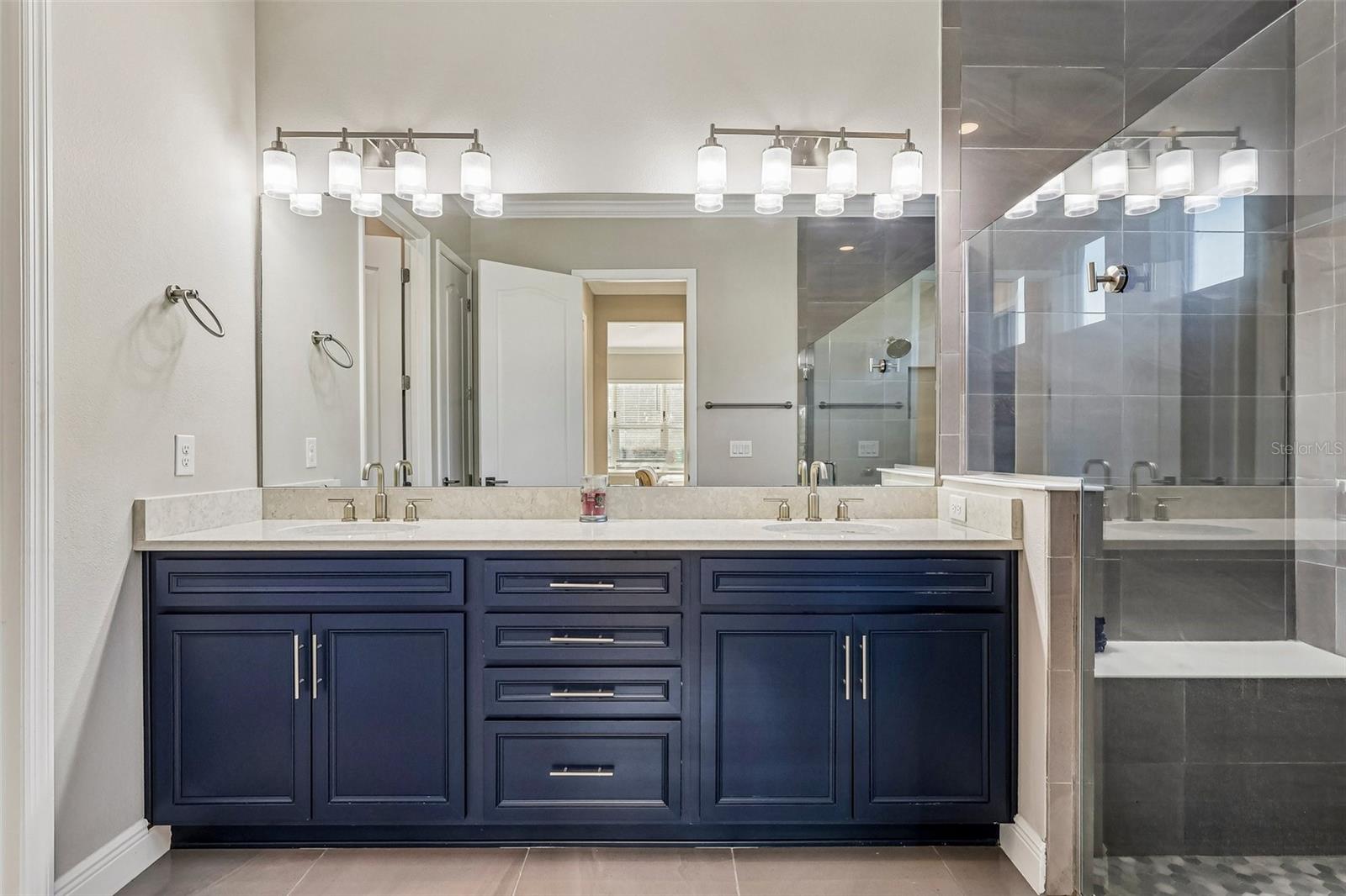 Primary en-suite bath.