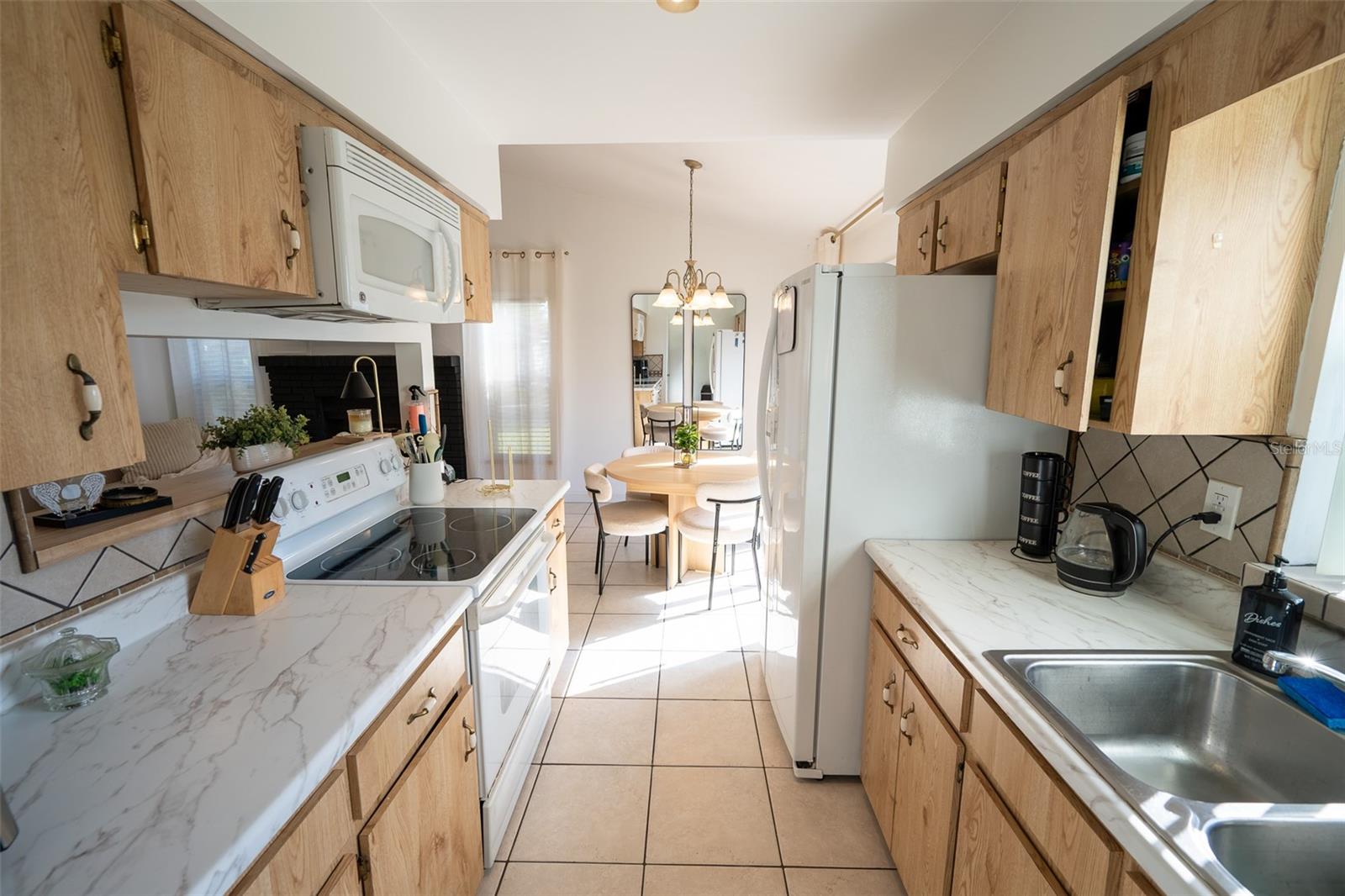 1327 WATERVIEW BOULEVARD E, Lakeland, FL 33801 1327 WATERVIEW BOULEVARD E, Lakeland, FL 33801