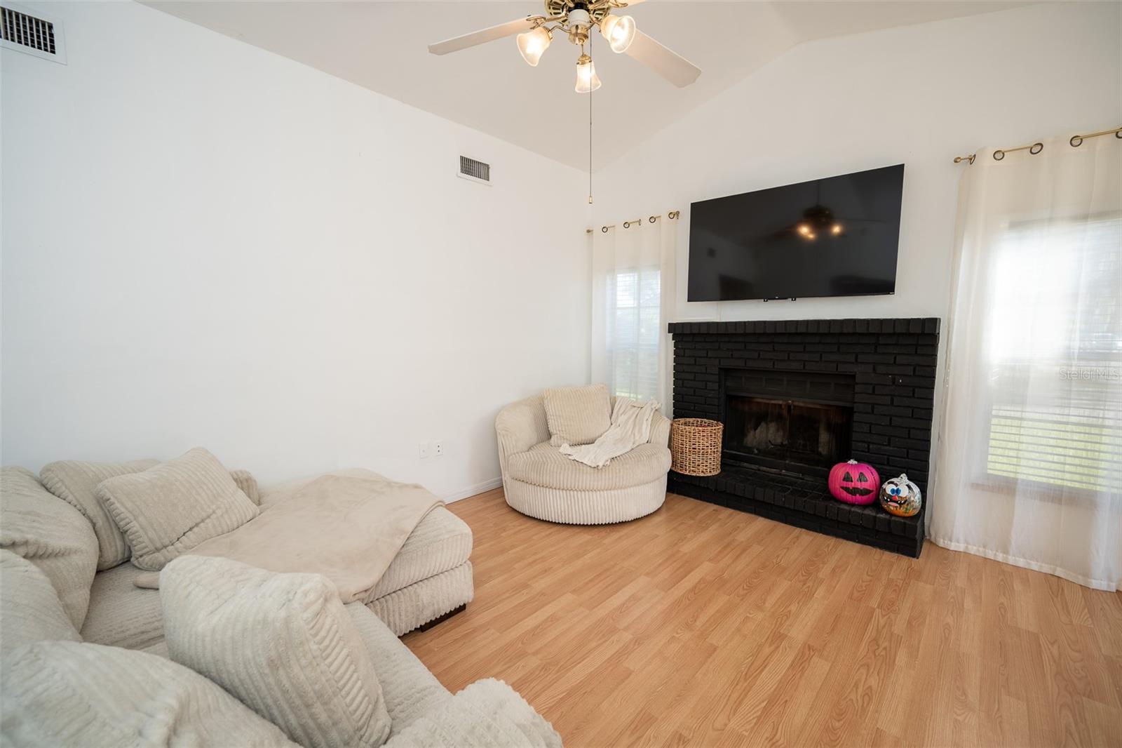 1327 WATERVIEW BOULEVARD E, Lakeland, FL 33801 1327 WATERVIEW BOULEVARD E, Lakeland, FL 33801