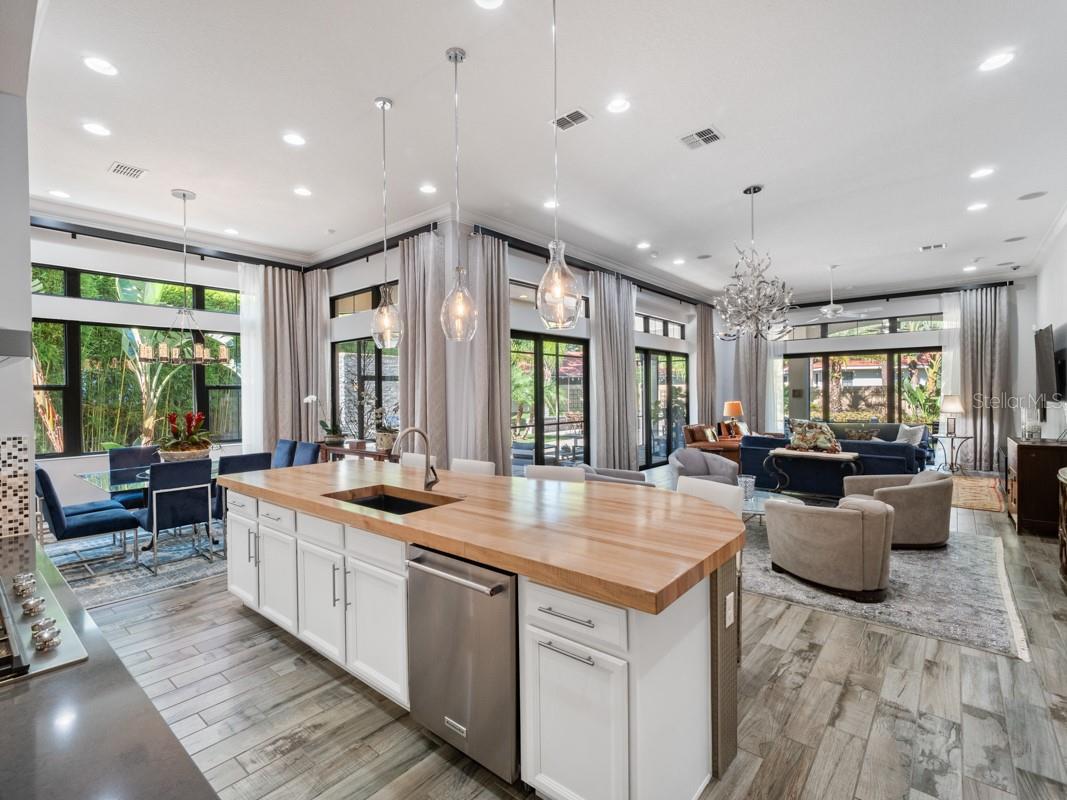 8418 VIA VITTORIA WAY, Orlando, FL 32819