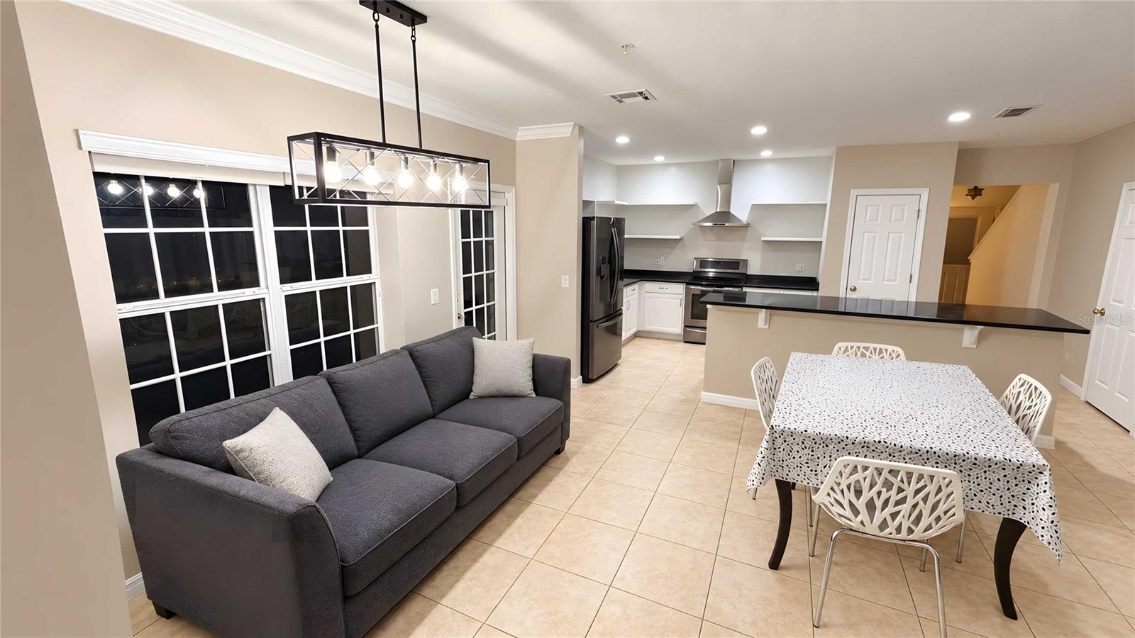 Living/dining area