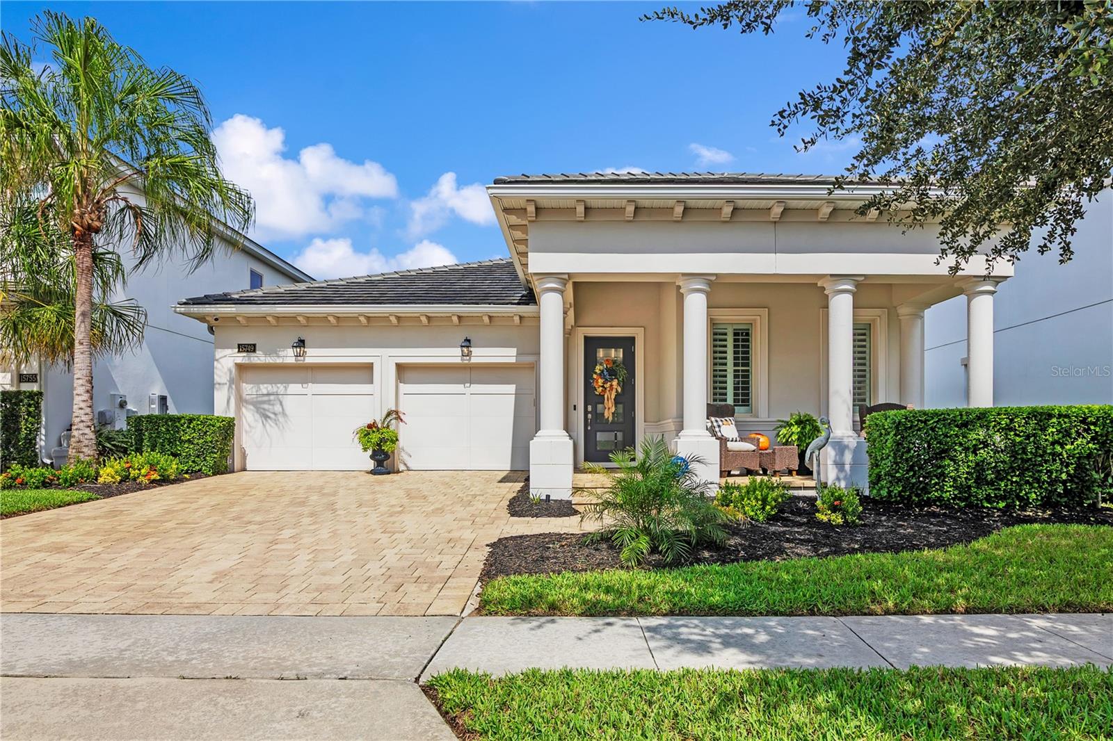 Beautifully designed residence featuring attractive architectural details and inviting curb appeal. Beautifully designed residence featuring attractive architectural details and inviting curb appeal.