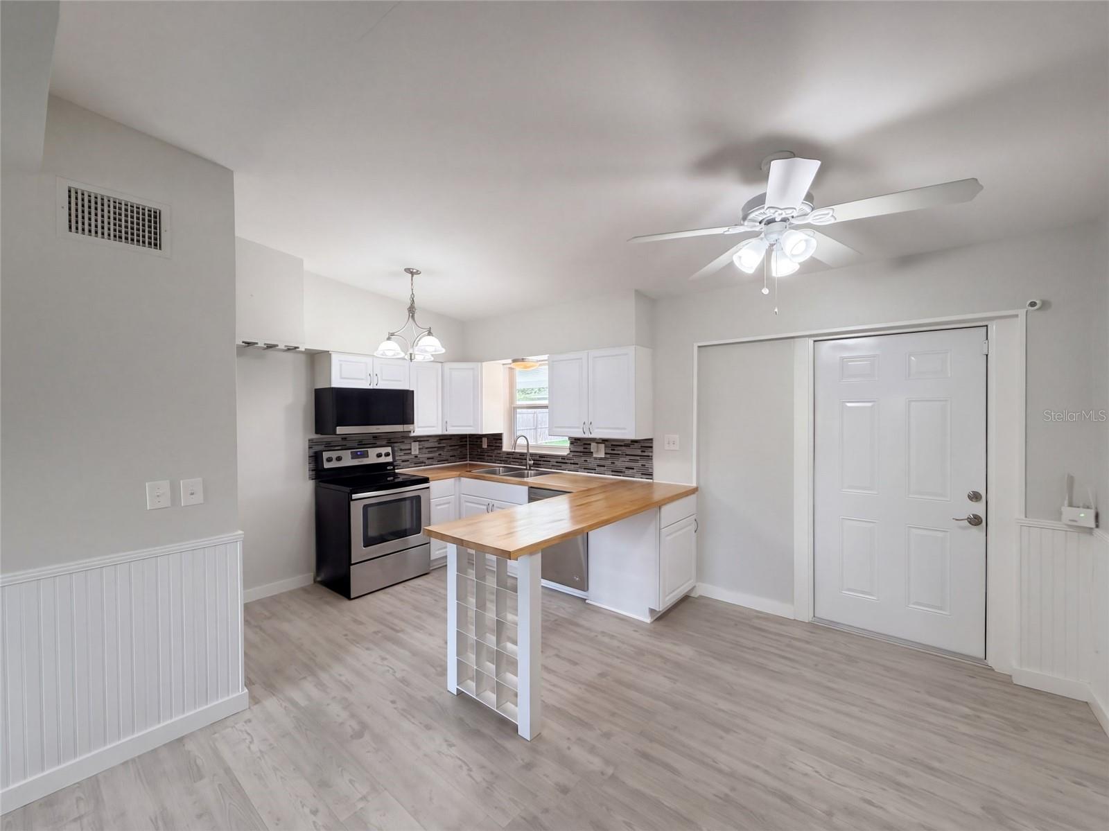 1371 JEFFORDS STREET, Clearwater, FL 33756