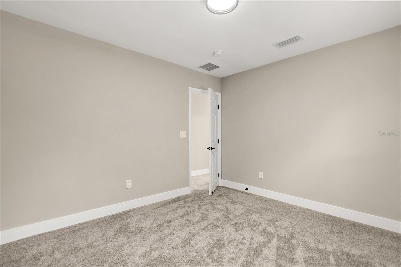 15 E LAUREL STREET, Apopka, FL 32703