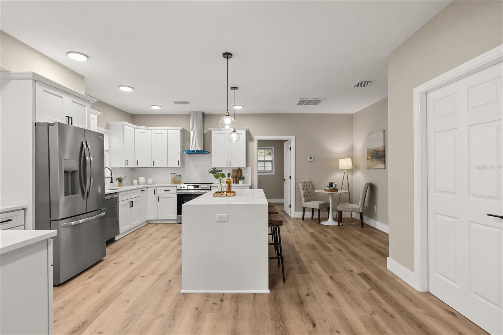15 E LAUREL STREET, Apopka, FL 32703