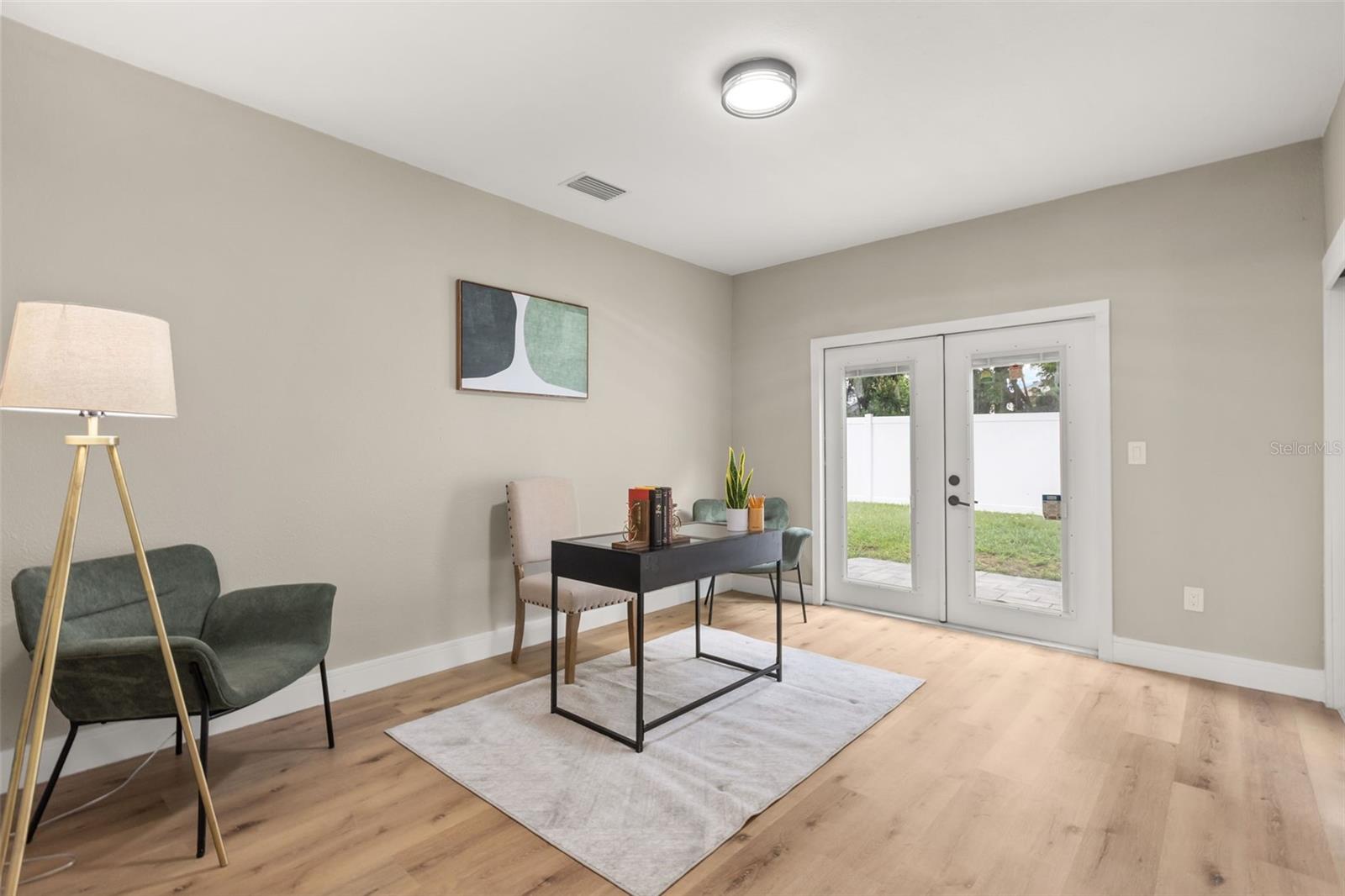 15 E LAUREL STREET, Apopka, FL 32703