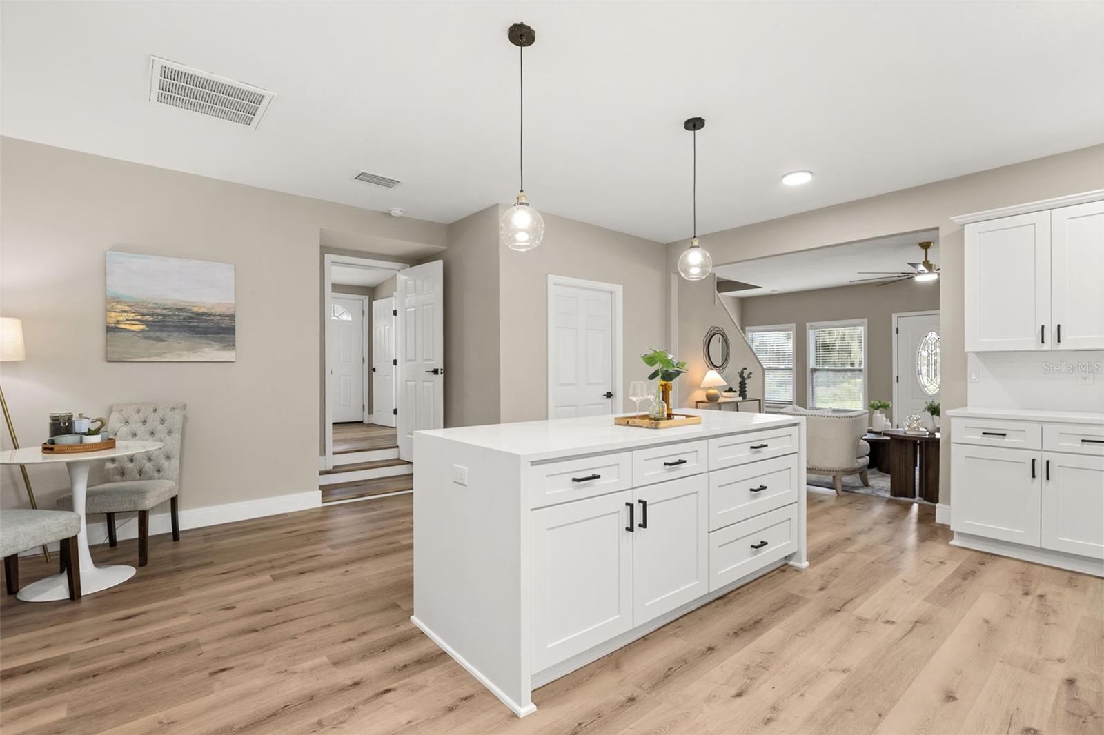 15 E LAUREL STREET, Apopka, FL 32703