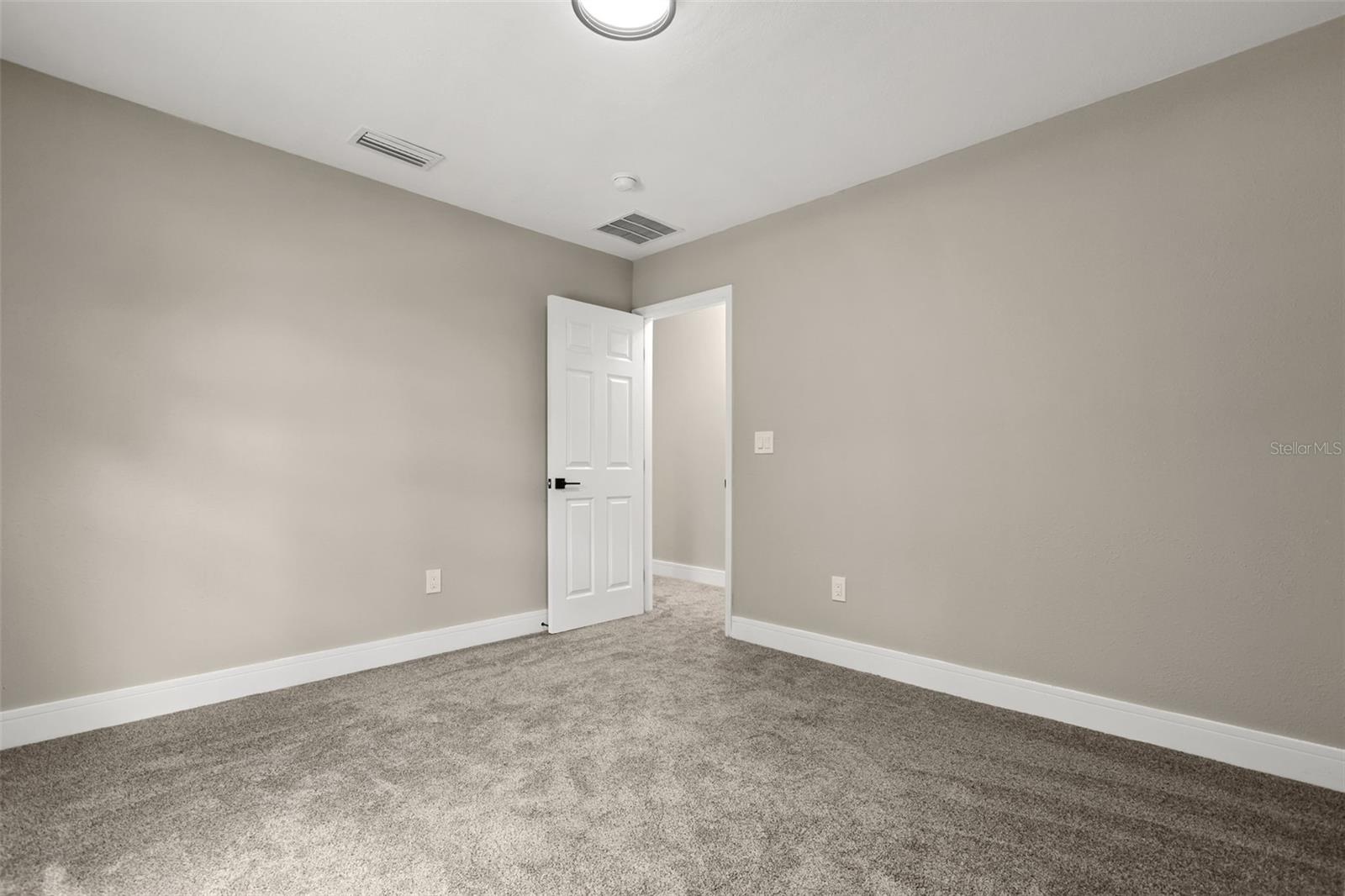 15 E LAUREL STREET, Apopka, FL 32703