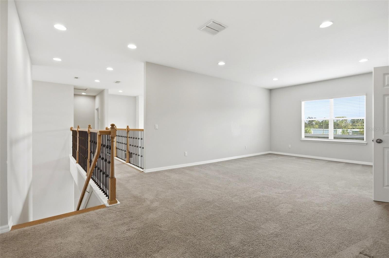 Spacious loft upstairs