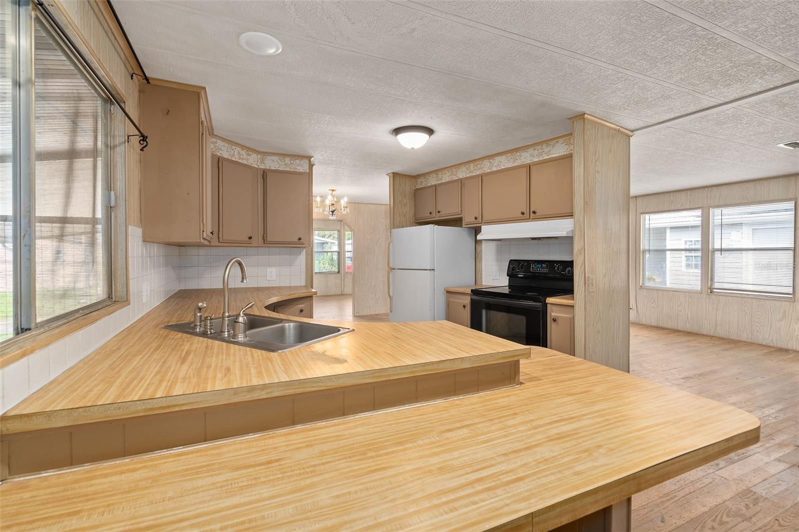 137 PINE TREE DRIVE, Debary, FL 32713