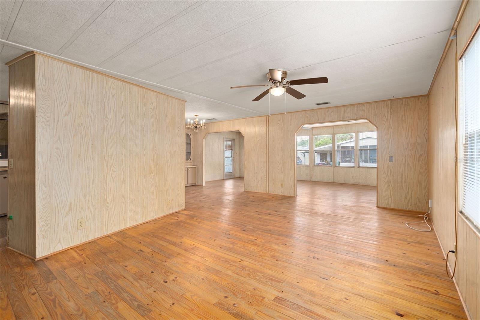 137 PINE TREE DRIVE, Debary, FL 32713
