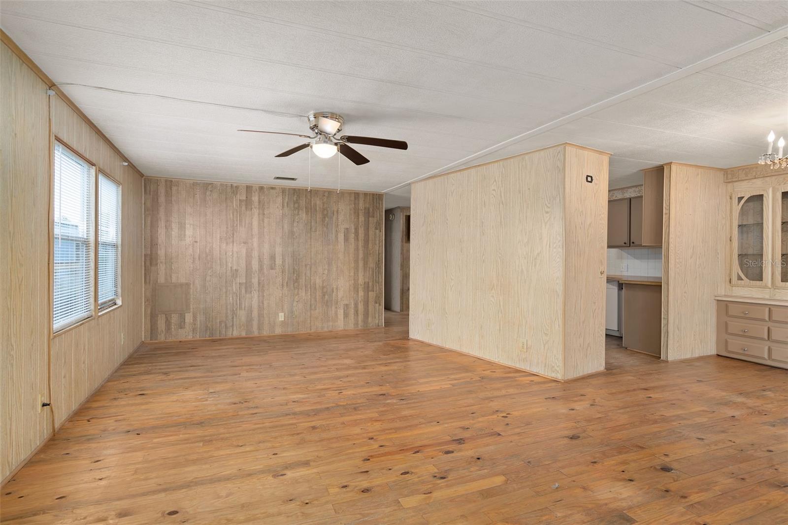 137 PINE TREE DRIVE, Debary, FL 32713