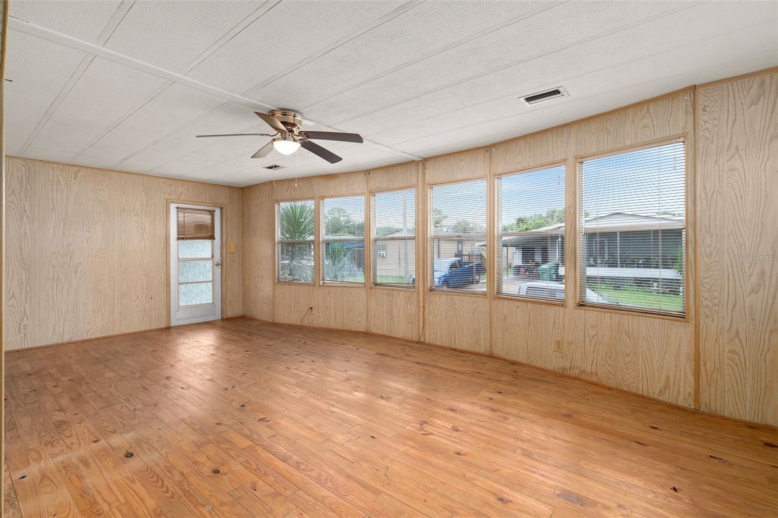 137 PINE TREE DRIVE, Debary, FL 32713