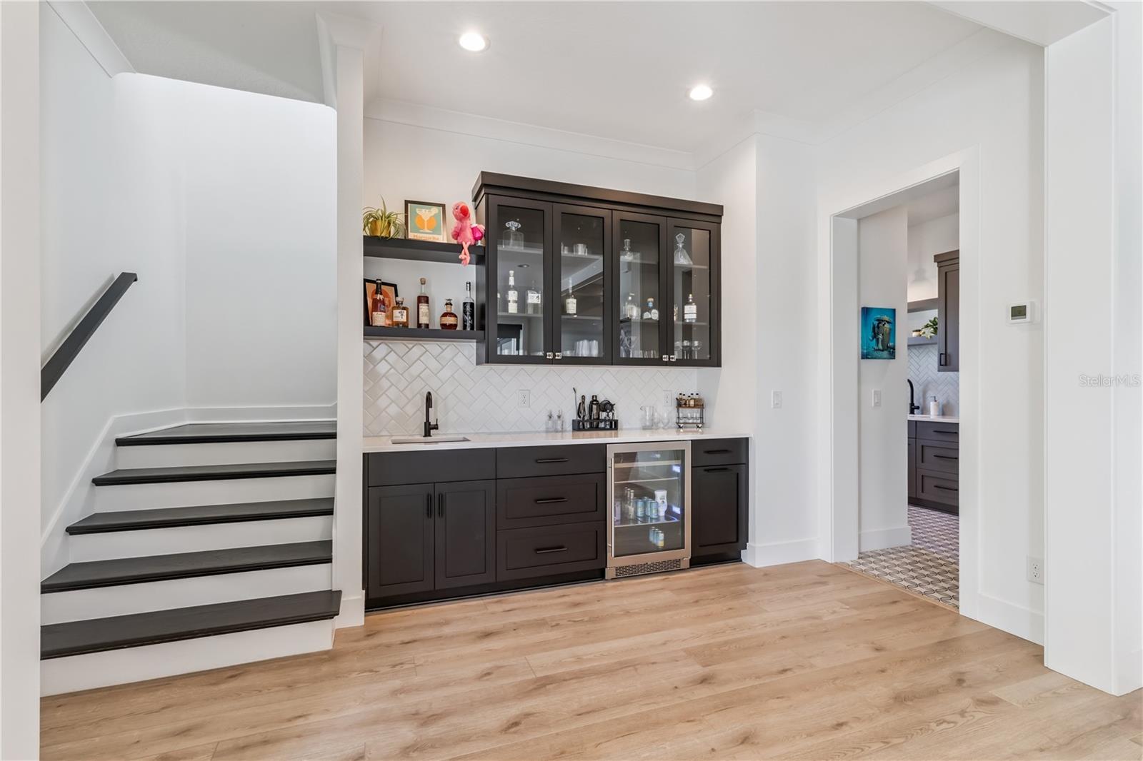 Built-in wet bar