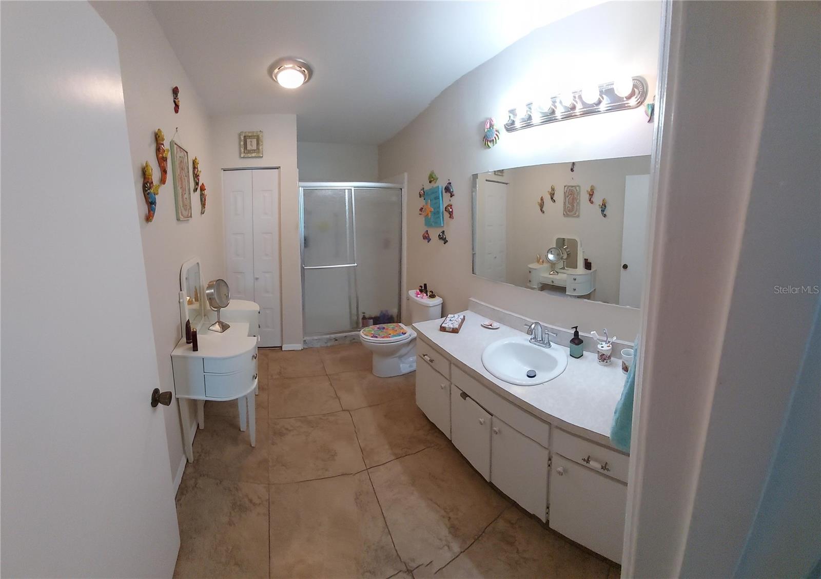 906 BLUEWATER DRIVE, Sun City Center, FL 33573