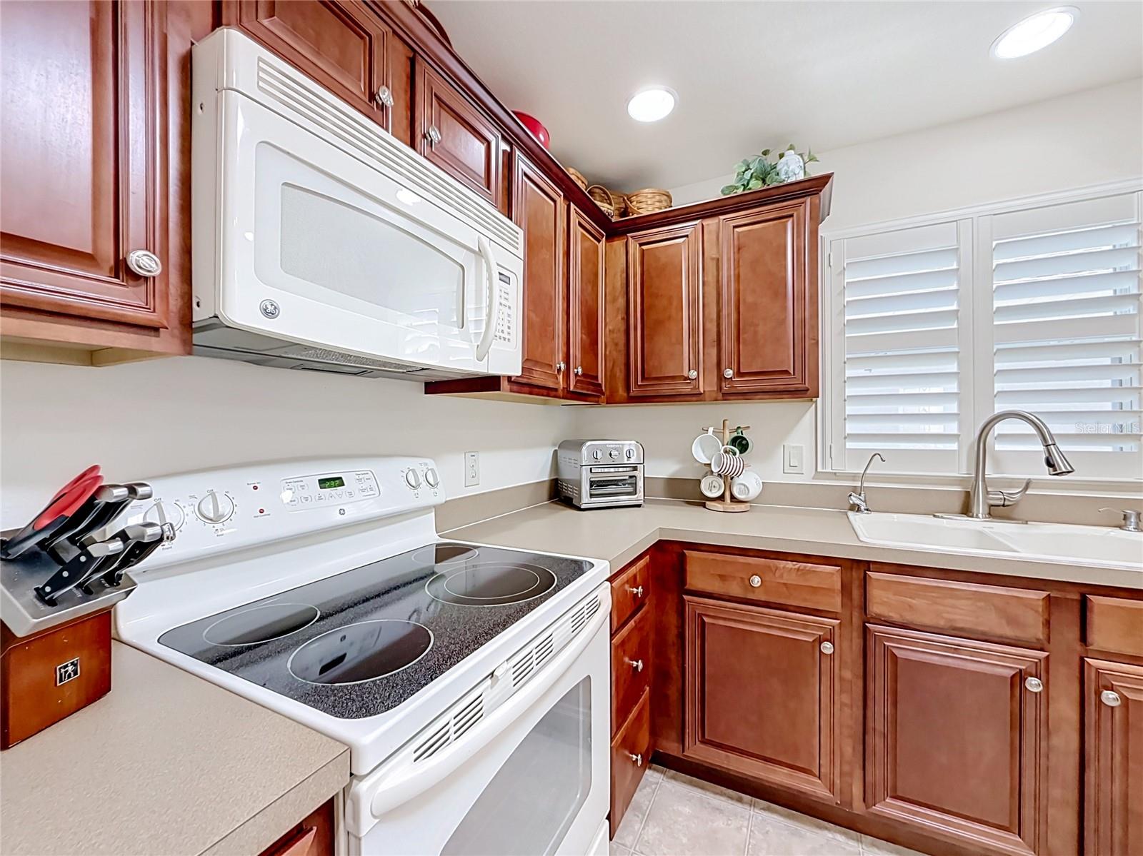 2001 ALTAMONTE WAY, The Villages, FL 32162 2001 ALTAMONTE WAY, The Villages, FL 32162