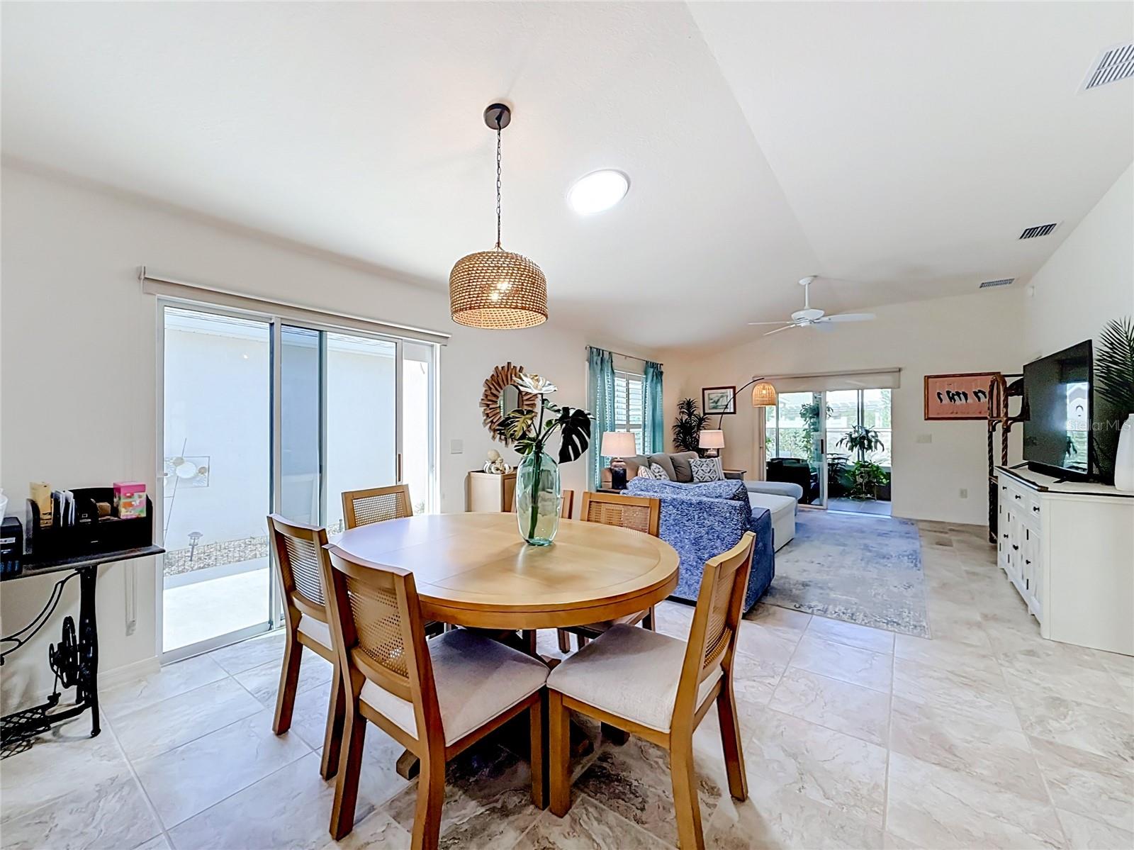 2001 ALTAMONTE WAY, The Villages, FL 32162 2001 ALTAMONTE WAY, The Villages, FL 32162