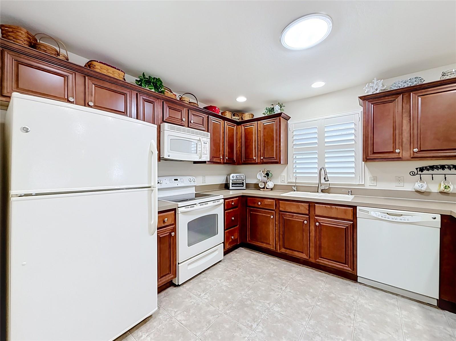 2001 ALTAMONTE WAY, The Villages, FL 32162 2001 ALTAMONTE WAY, The Villages, FL 32162