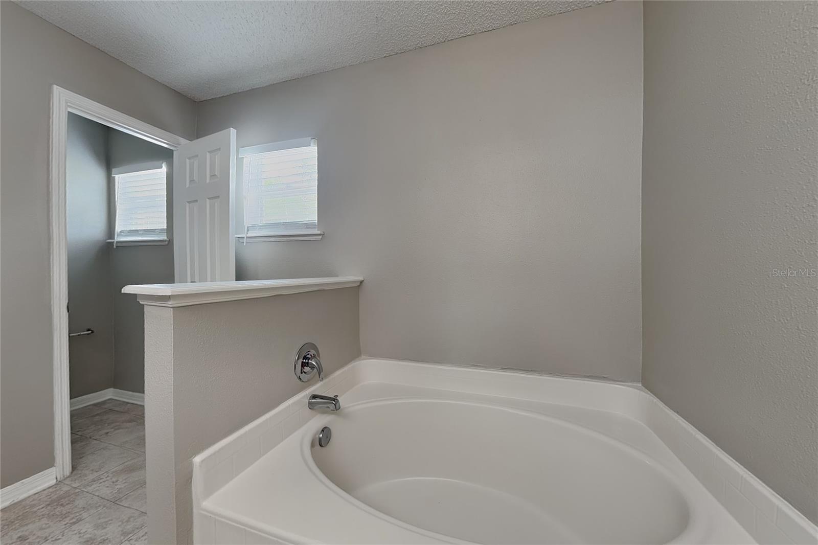 Spring Hill, FL 34606 Spring Hill, FL 34606