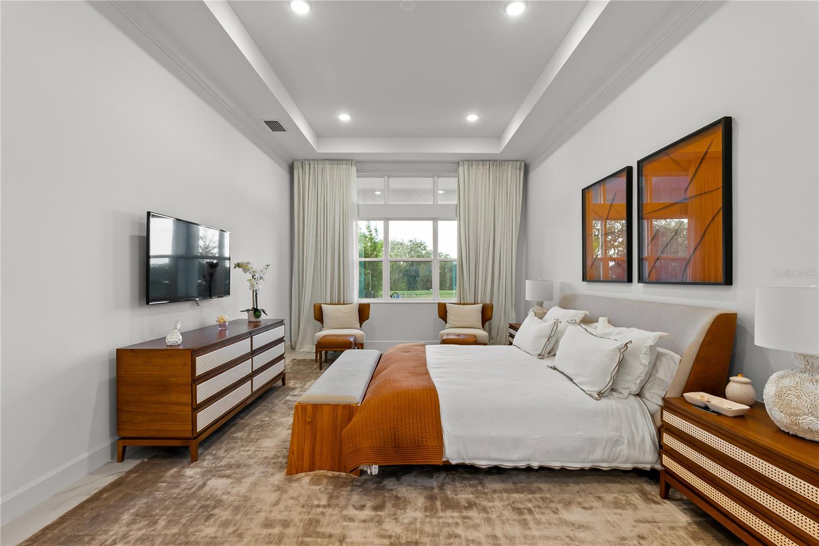 Primary Bedroom / 1st floor