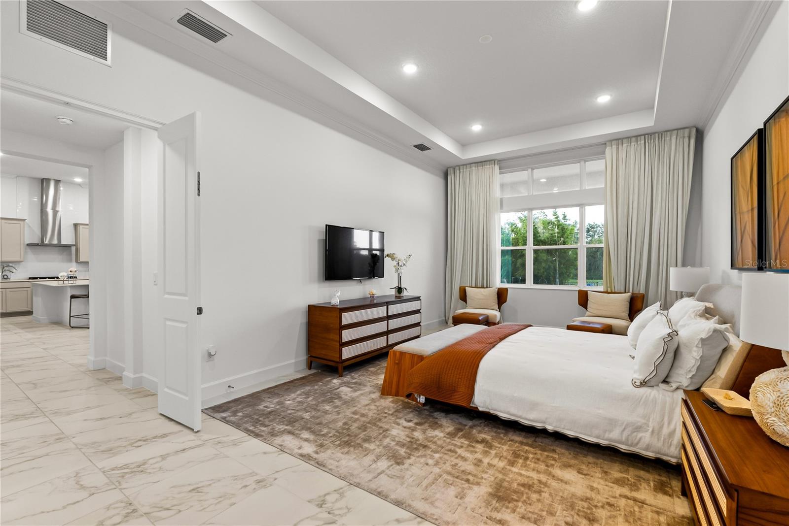 Primary Bedroom / 1st floor