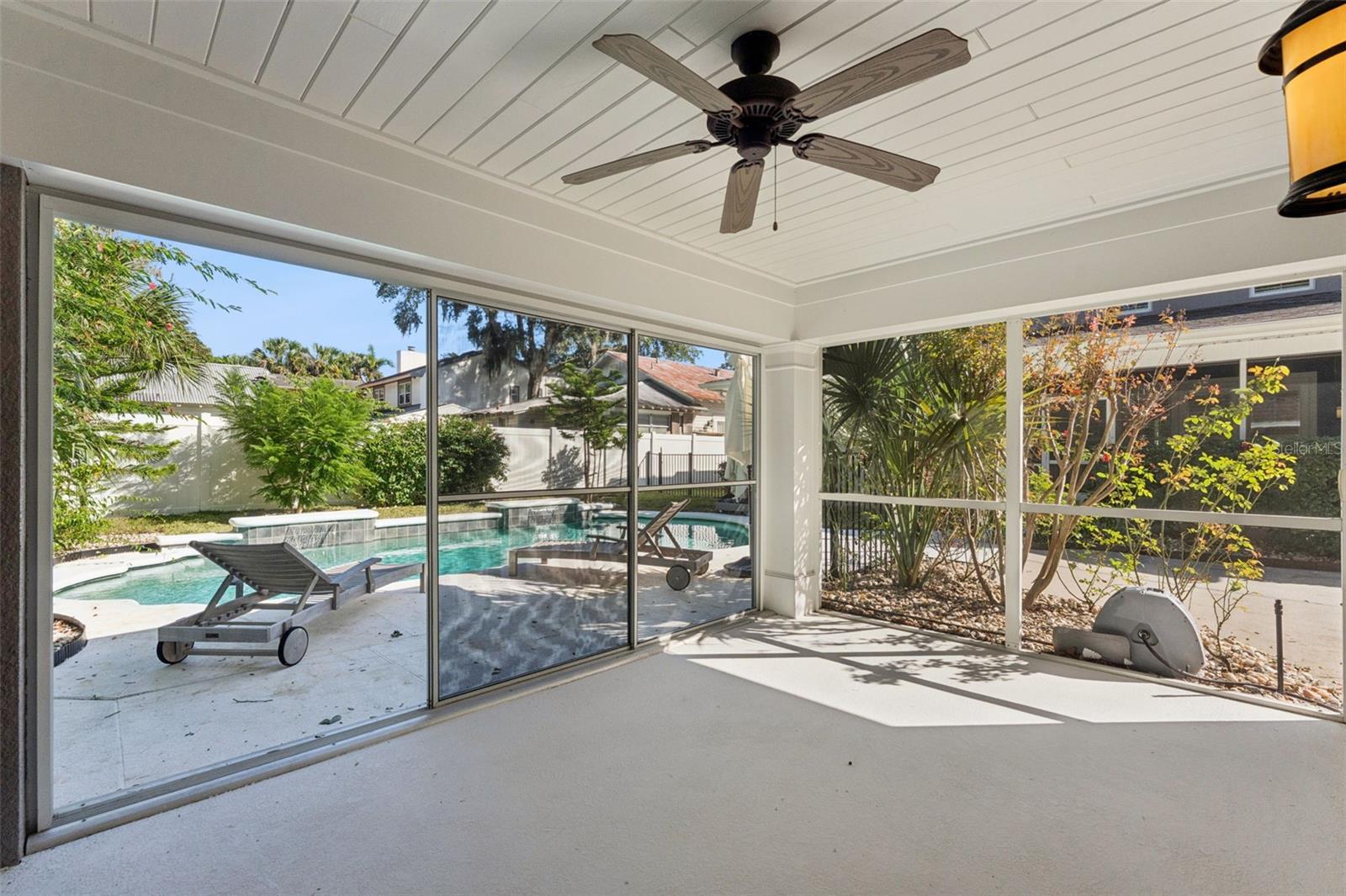 Covered porch/screened lanai