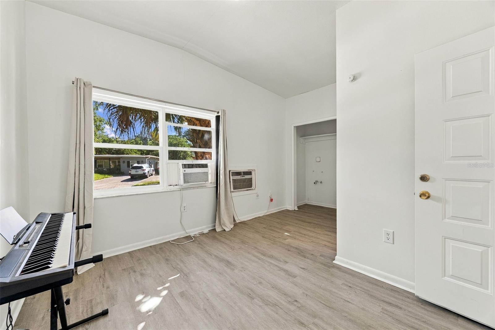 Living room with kitchenette hook up with gas