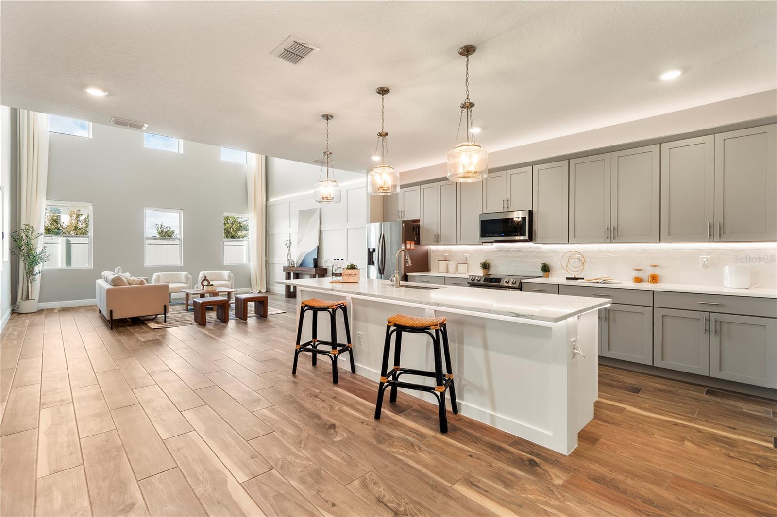 KITCHEN / LIVING ROOM