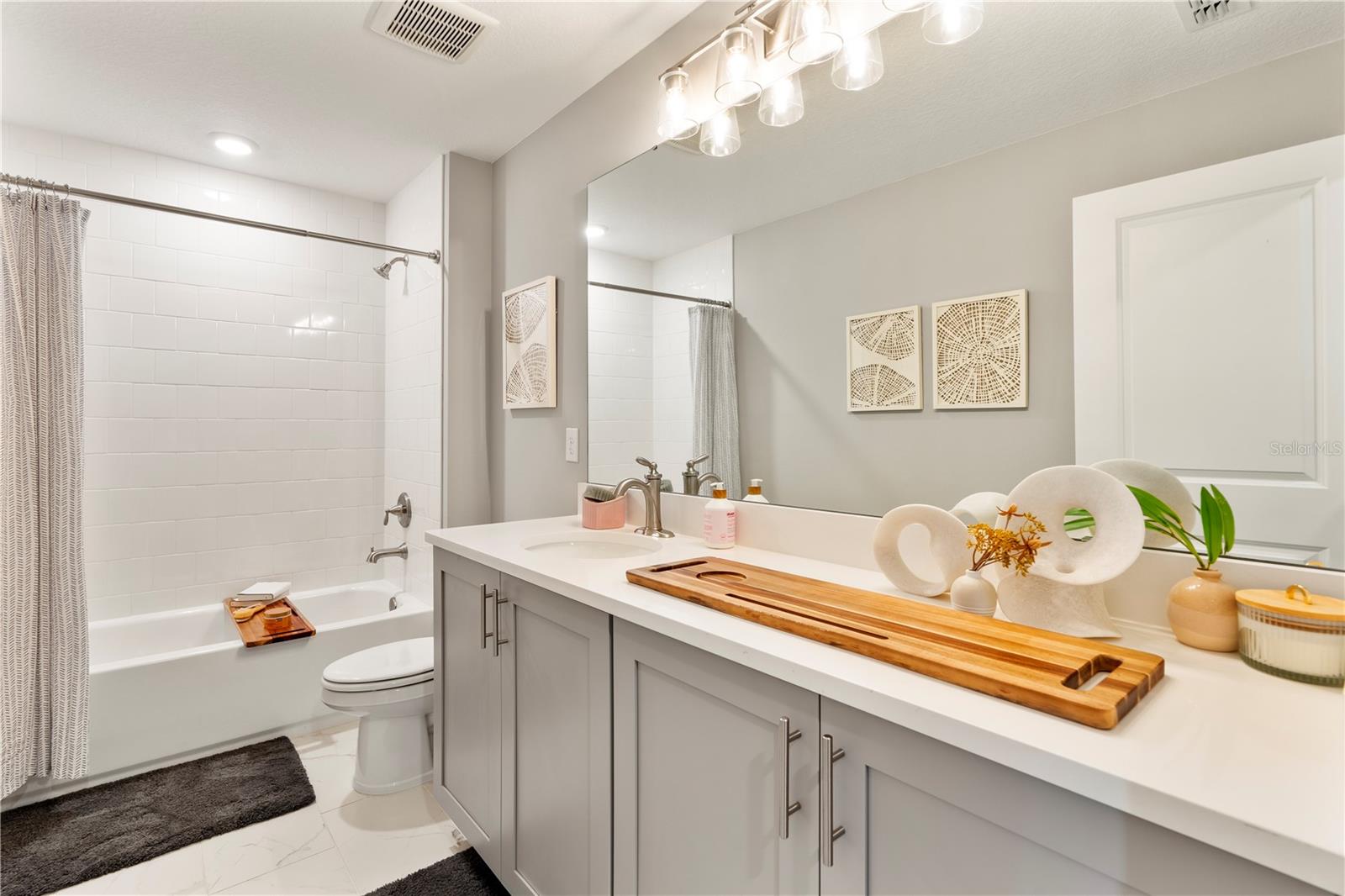 BATHROOM 4 (EN SUITE TO BEDROOM 5)